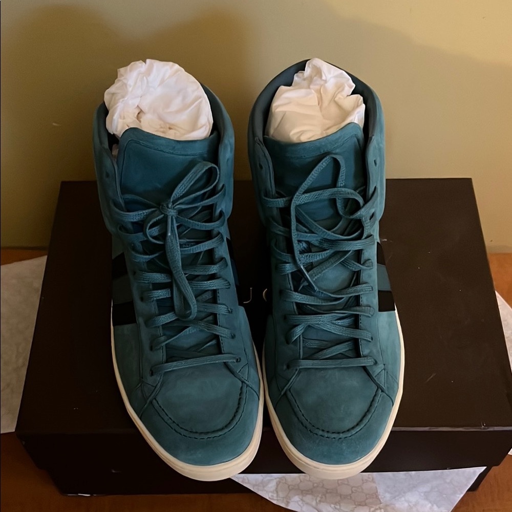 Gucci Blue Sneakers Luxurious Style - Picture 2 of 5